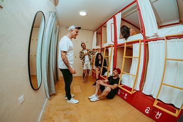 Viajero Hostels | Viajero Cartagena | Entrada principal del viajero hostels Cartagena ubicado dentro de la ciudad amurallada