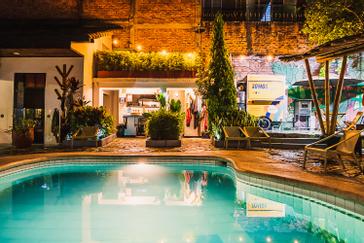 Viajero Hostels | Viajero Cali | Pool of Viajero Cali shining in the middle of the night.