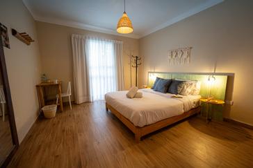 Viajero Hostels | Viajero Paracas Hostel | Private room with double bed and wooden floor at Viajero Kokopelli Paracas