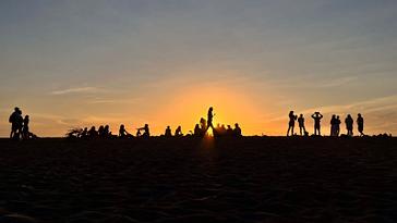Viajero Hostels | Viajero Sayulita | People enjoying a beautiful sunset at Viajero Sayulita.