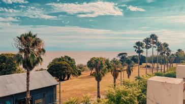 Viajero Hostels | Viajero Colonia Posada B&B | Vista de los alrededores desde la terraza de Viajero Posada