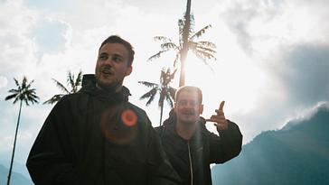 Viajero Hostels | Viajero Salento | Turistas explorando el Valle del Cocora como actividad en el Quindío