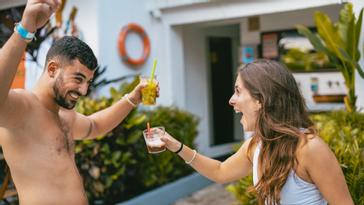Viajero Hostels | Viajero Cali | Couple having cocktails in the pool area of Viajero Cali.