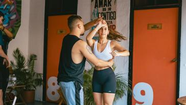 Viajero Hostels | Viajero Cali | Couple dancing salsa at Viajero Cali.