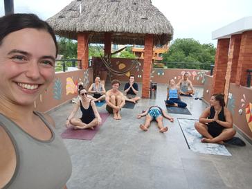 Viajero Hostels | Viajero Sayulita | Teacher taking a selfie with her yoga students at Viajero Sayulita.